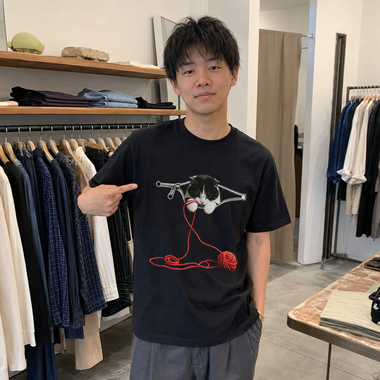 赤い毛糸を追いかけて。
