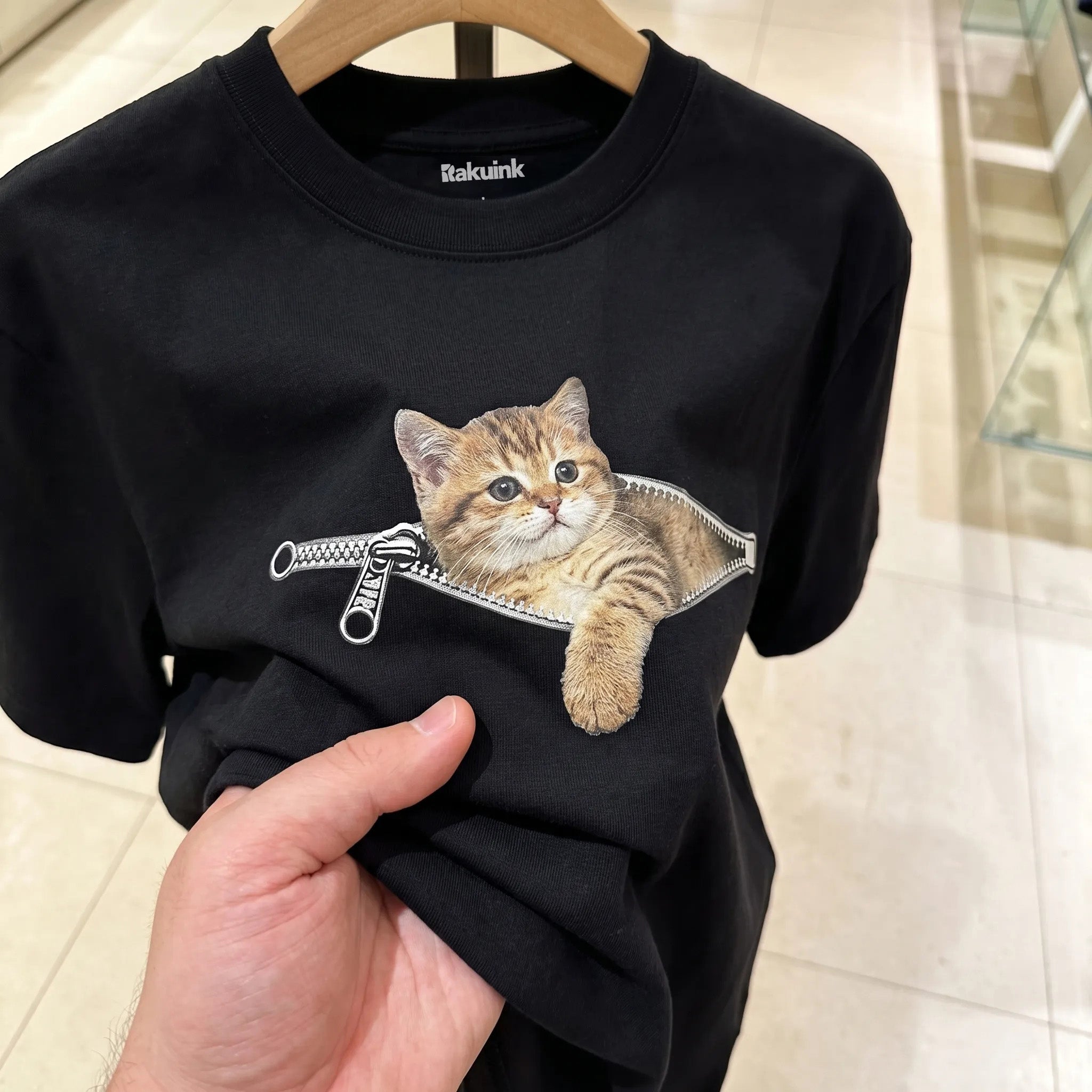 最近ちょっと増えてる、ジップのやつ。