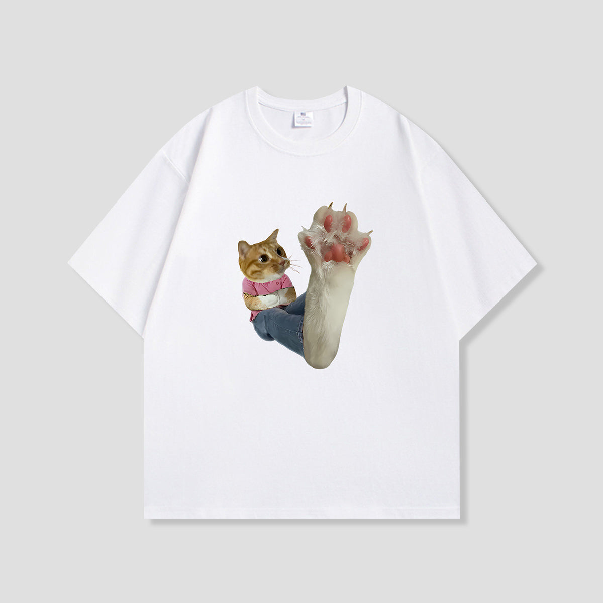 ビッグポウキックキャット グラフィックTシャツ