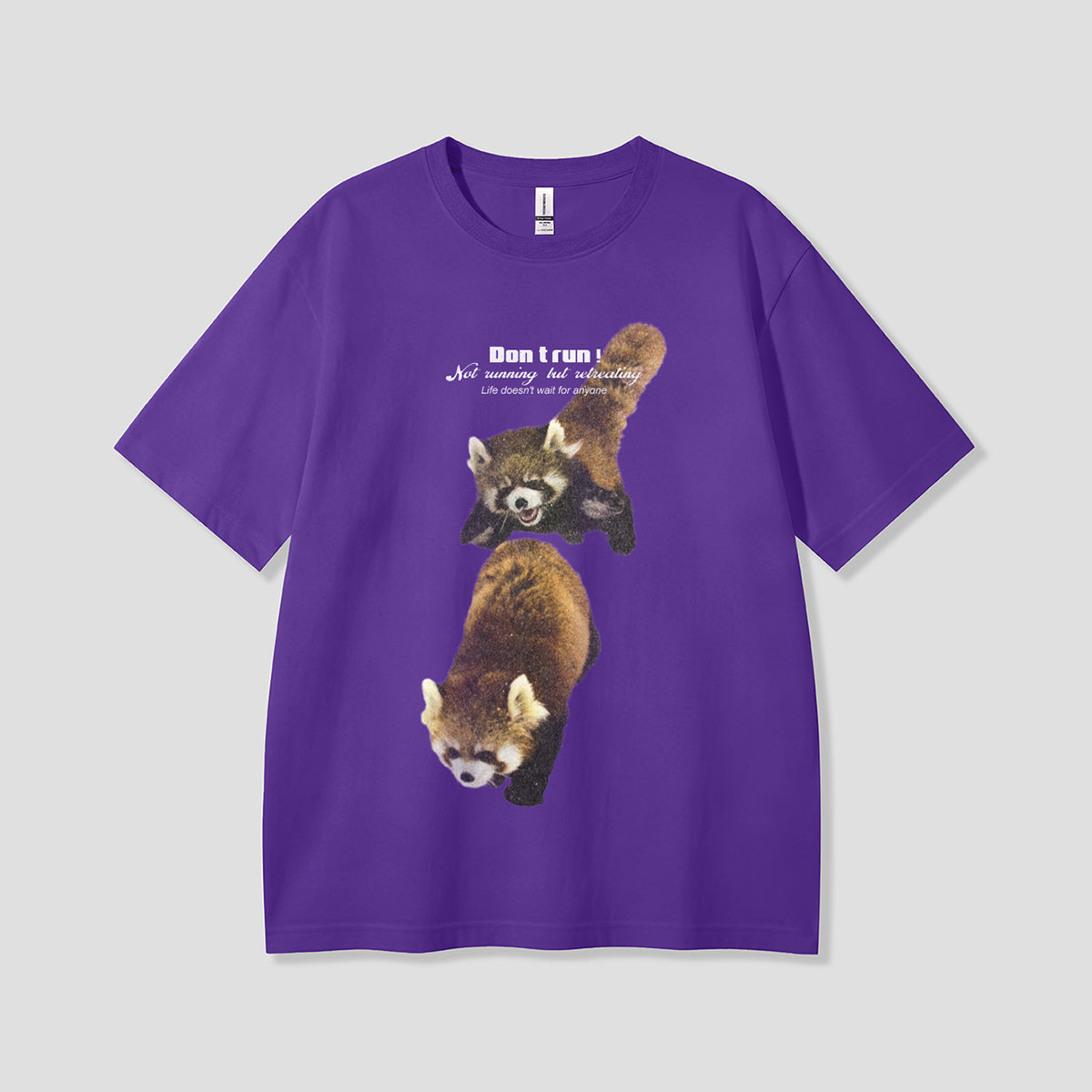 【予約】背後からドン!レッサーパンダTシャツ