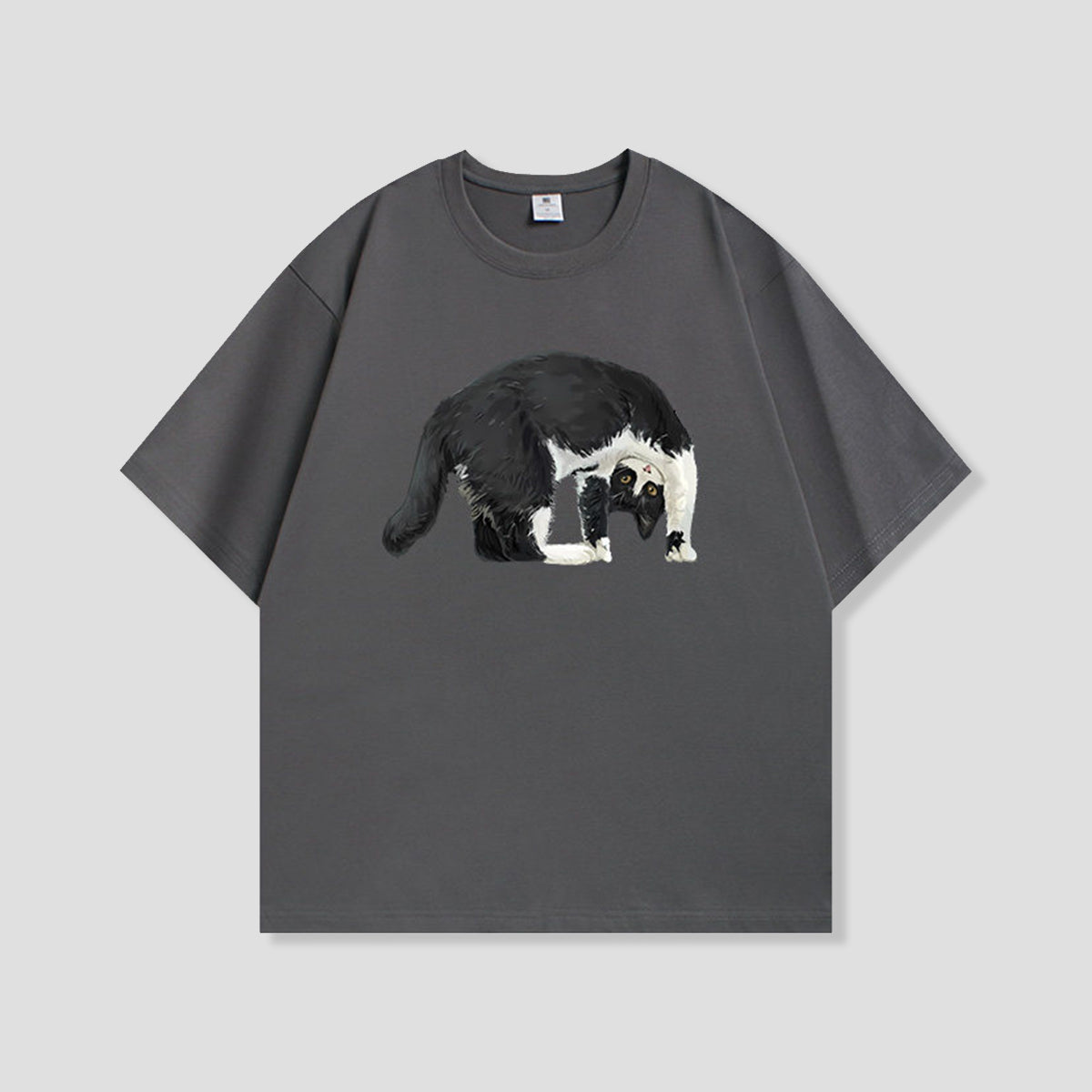 おふざけハチワレキャット グラフィックTシャツ