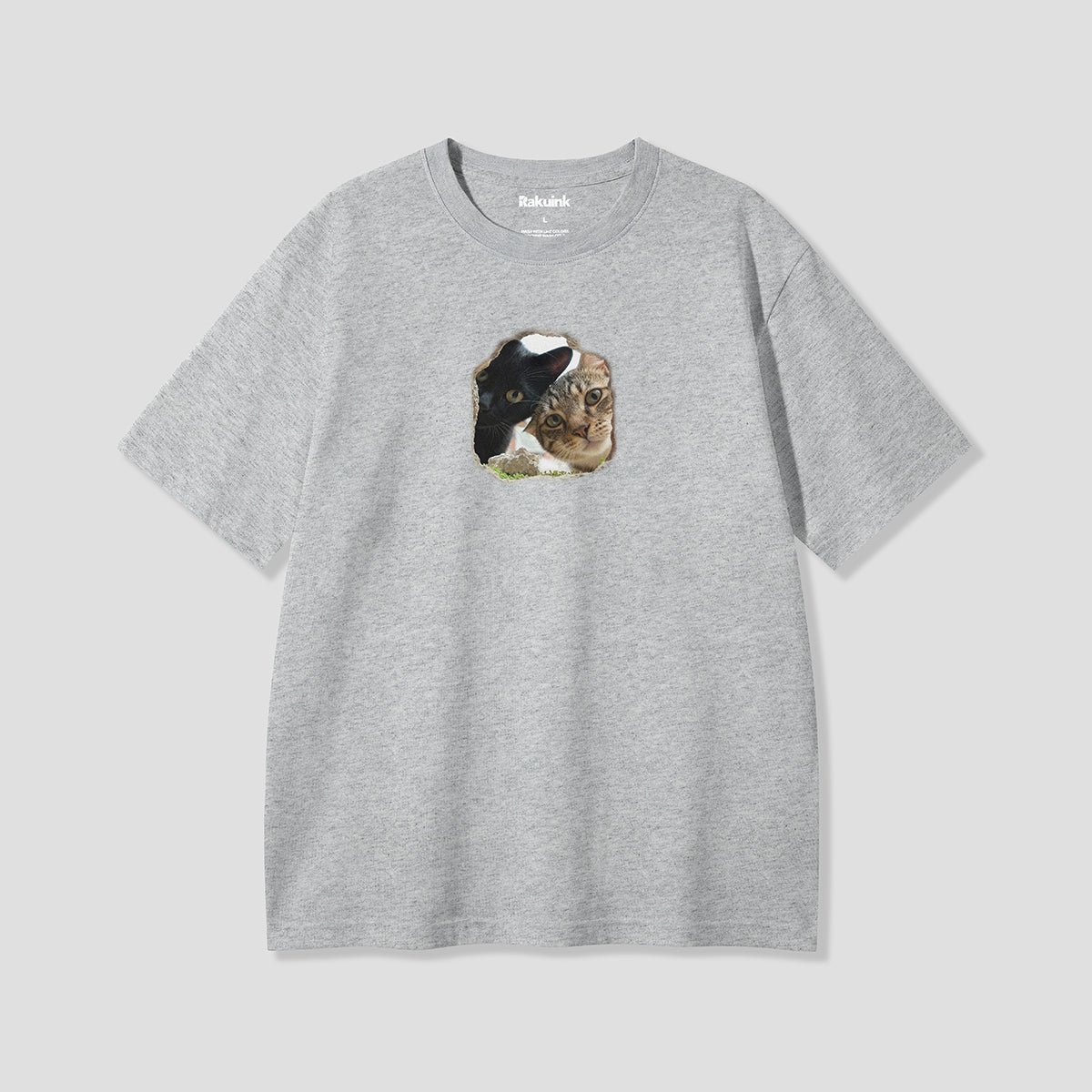 【予約】のぞき見ツインキャット グラフィックTシャツ