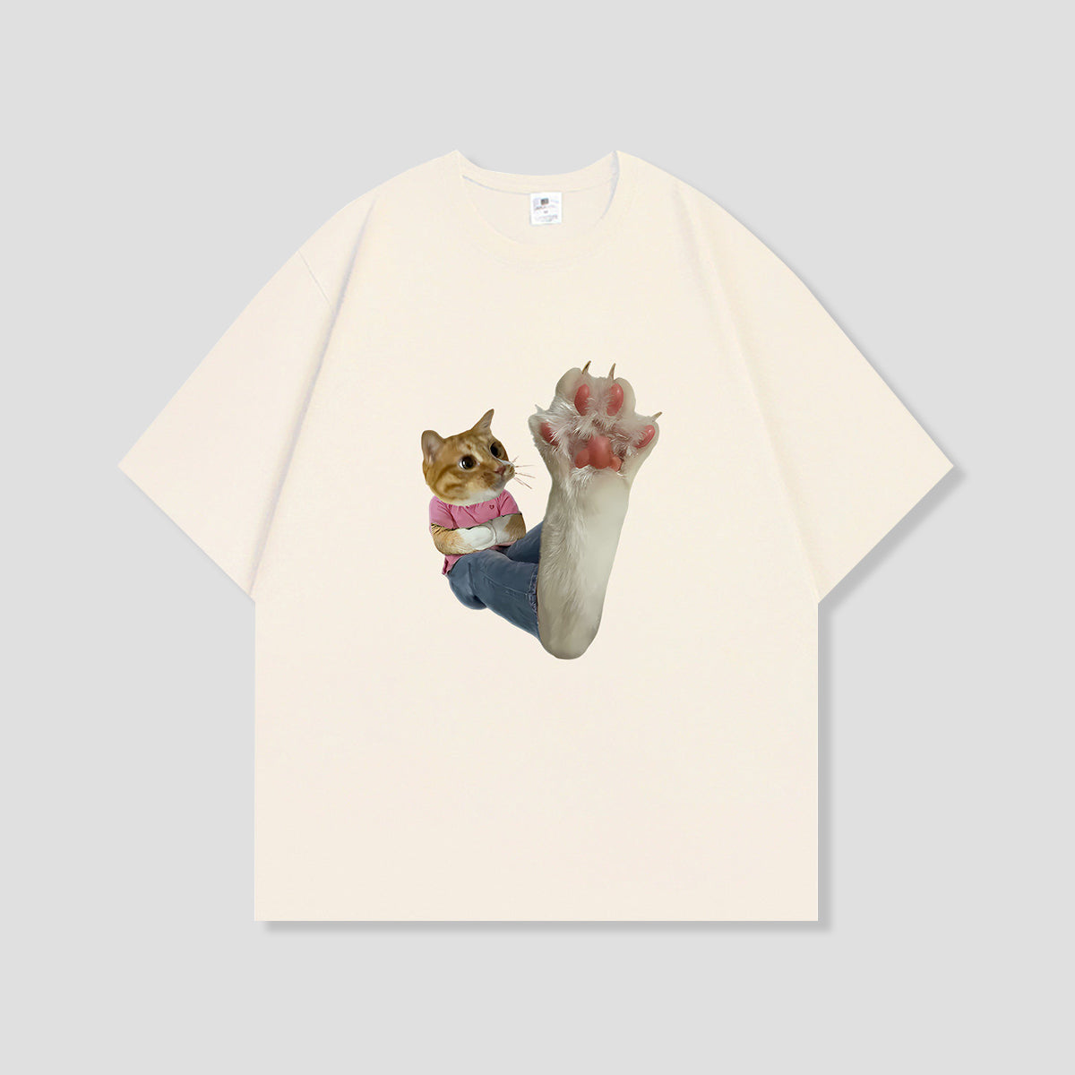 ビッグポウキックキャット グラフィックTシャツ