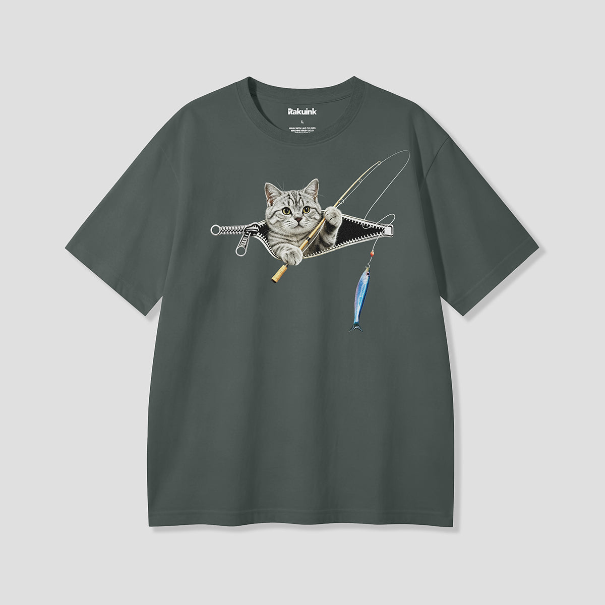 【予約】ジップフィッシングキャット グラフィックTシャツ