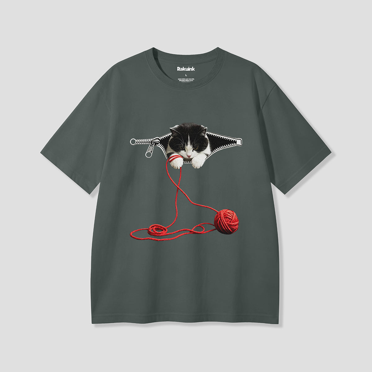 【予約】ジッププレイキャット グラフィックTシャツ