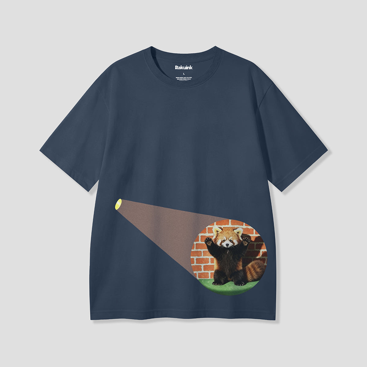 【予約】ライトハイド レッサーパンダ グラフィックTシャツ