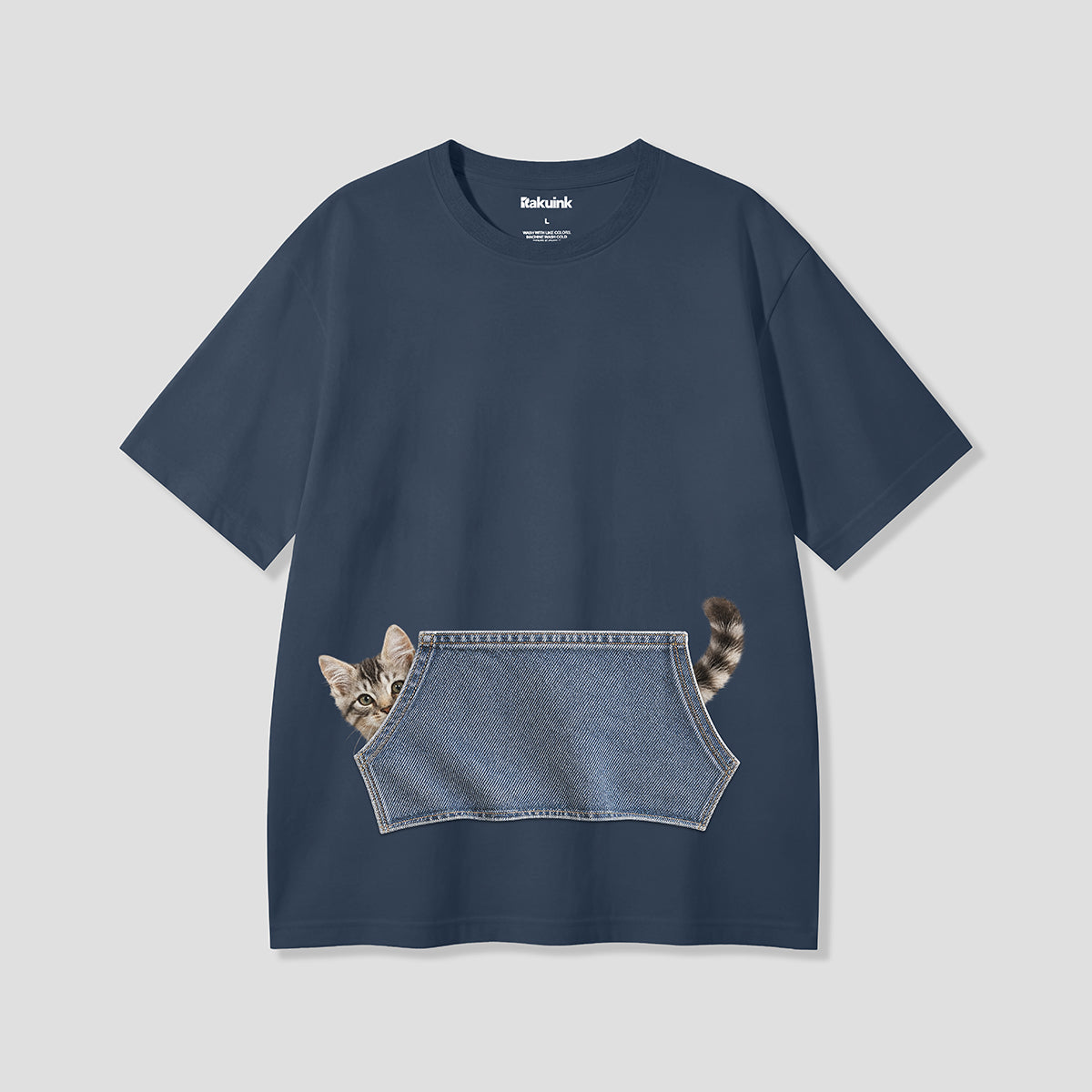 【予約】ポケットスニークキャット グラフィックTシャツ