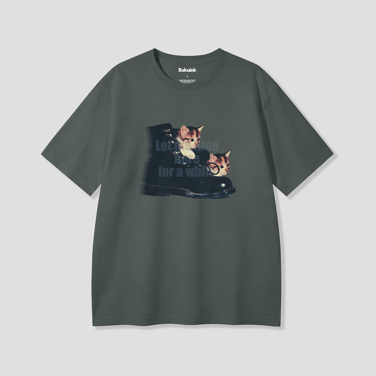 【予約】ブーツインキャット グラフィックTシャツ