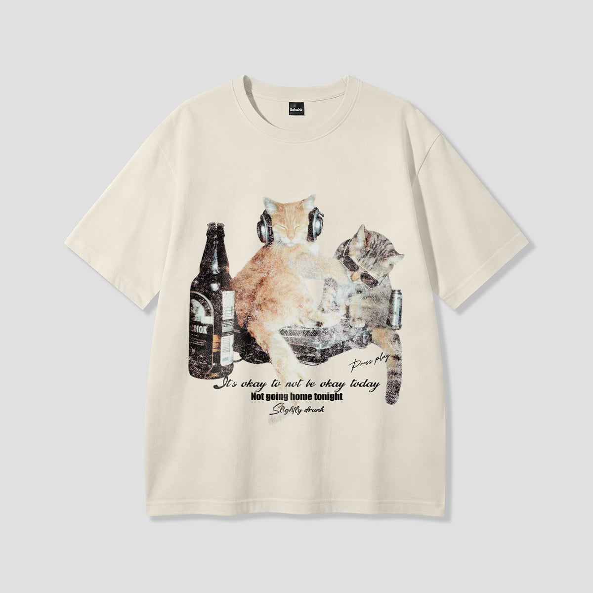 【予約】ナイトパーティーキャット グラフィックTシャツ