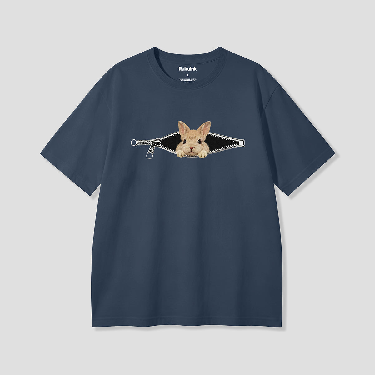 【予約】ジップポケットバニー グラフィックTシャツ