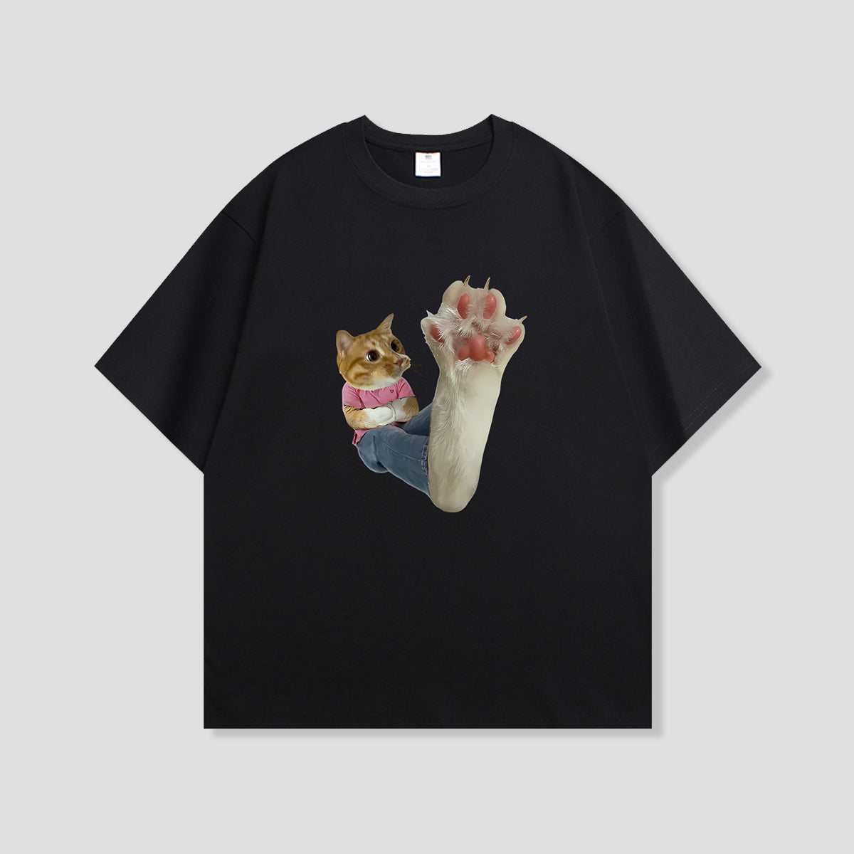 ビッグポウキックキャット グラフィックTシャツ