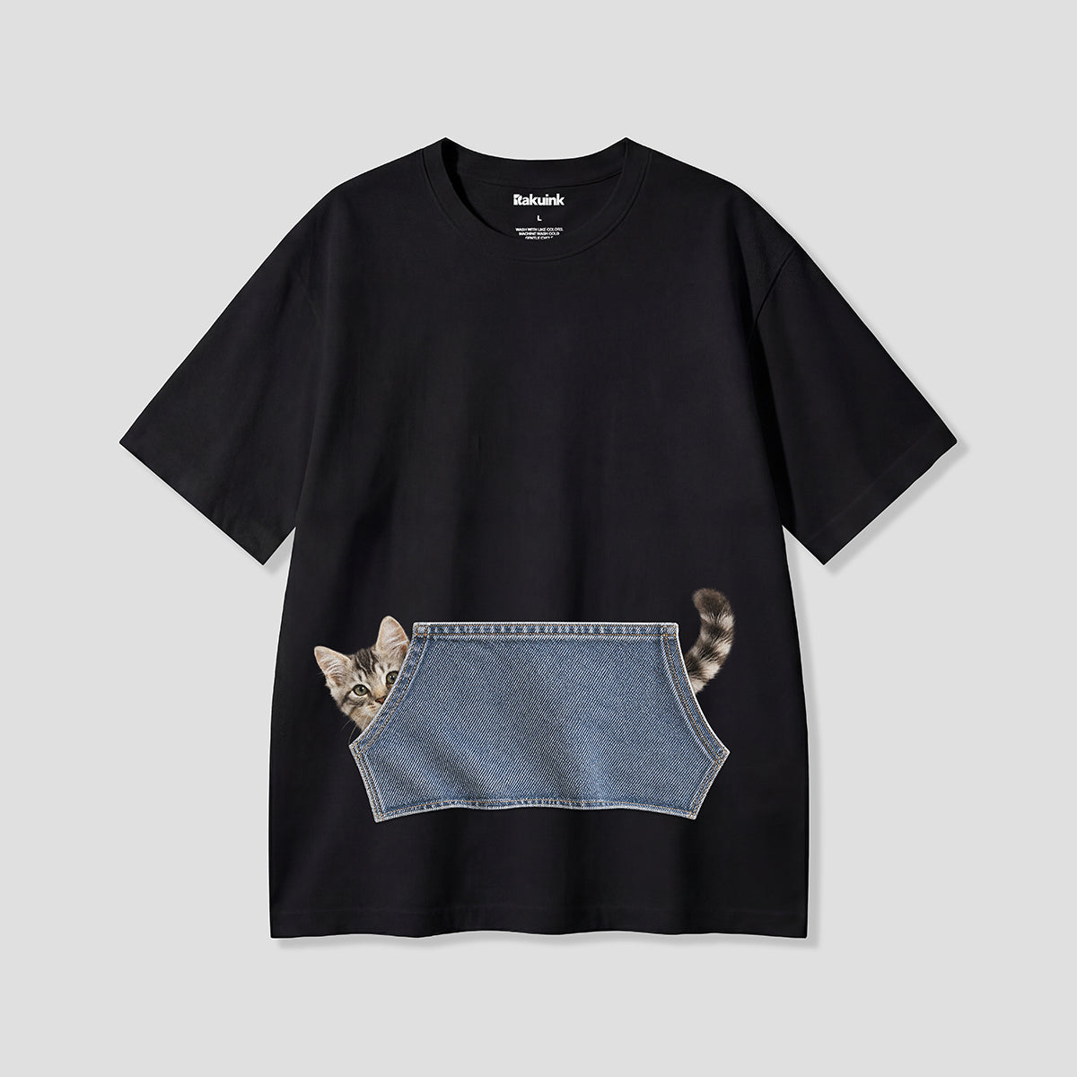 【予約】ポケットスニークキャット グラフィックTシャツ