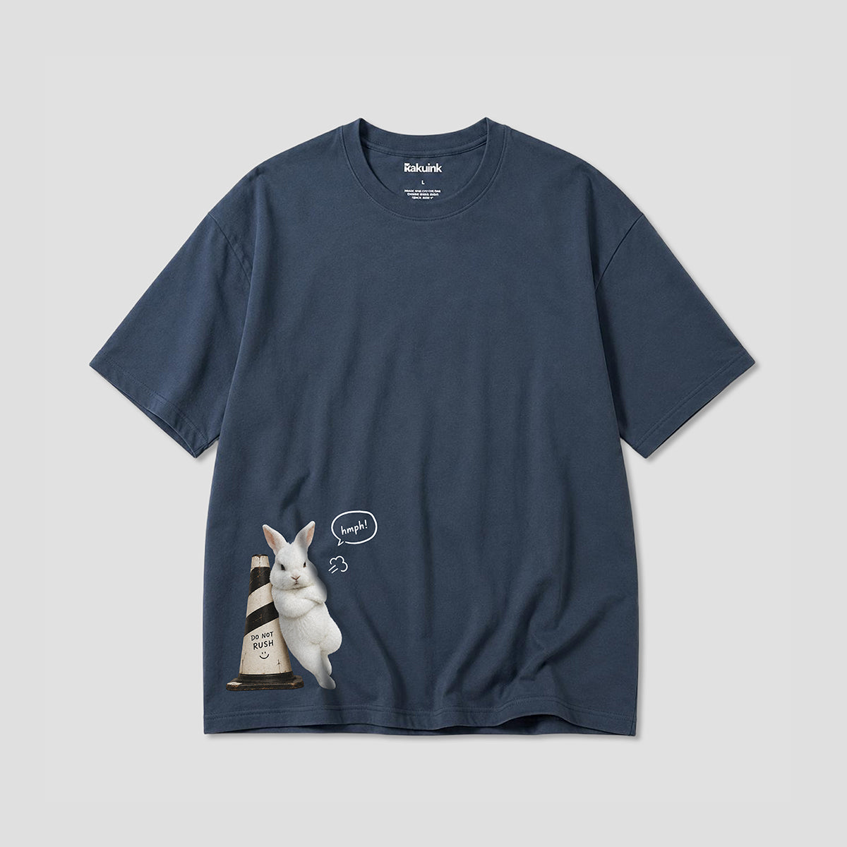 【予約】ぷくっと怒るウサギ グラフィックTシャツ