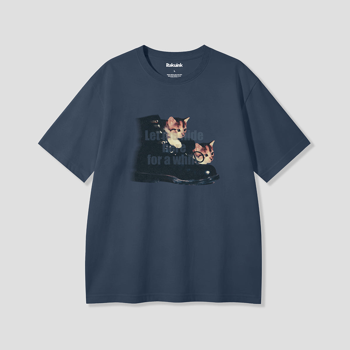 【予約】ブーツインキャット グラフィックTシャツ