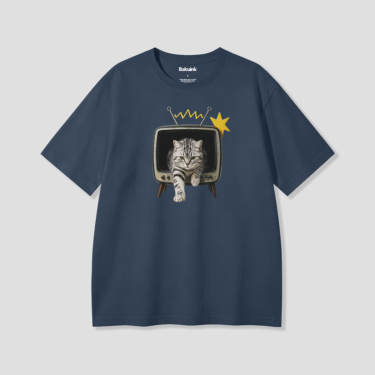 【予約】テレビから出てくるねこ Tシャツ
