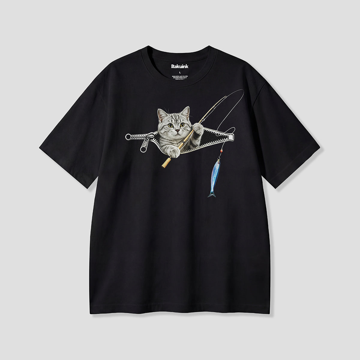【予約】ジップフィッシングキャット グラフィックTシャツ