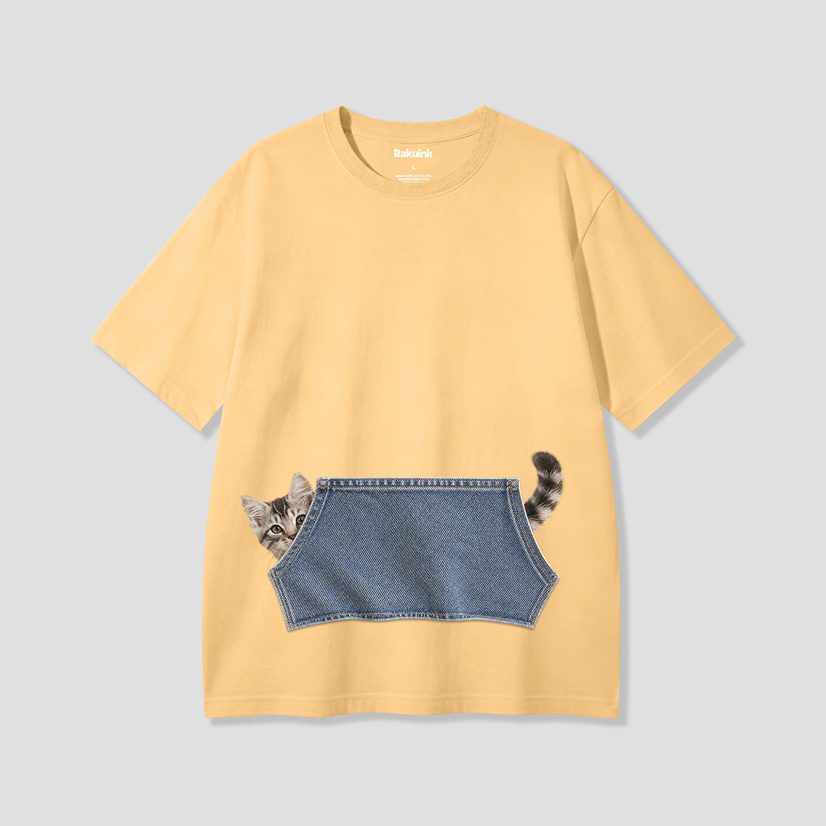 【予約】ポケットスニークキャット グラフィックTシャツ