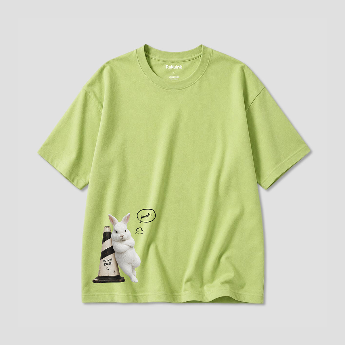 【予約】ぷくっと怒るウサギ グラフィックTシャツ