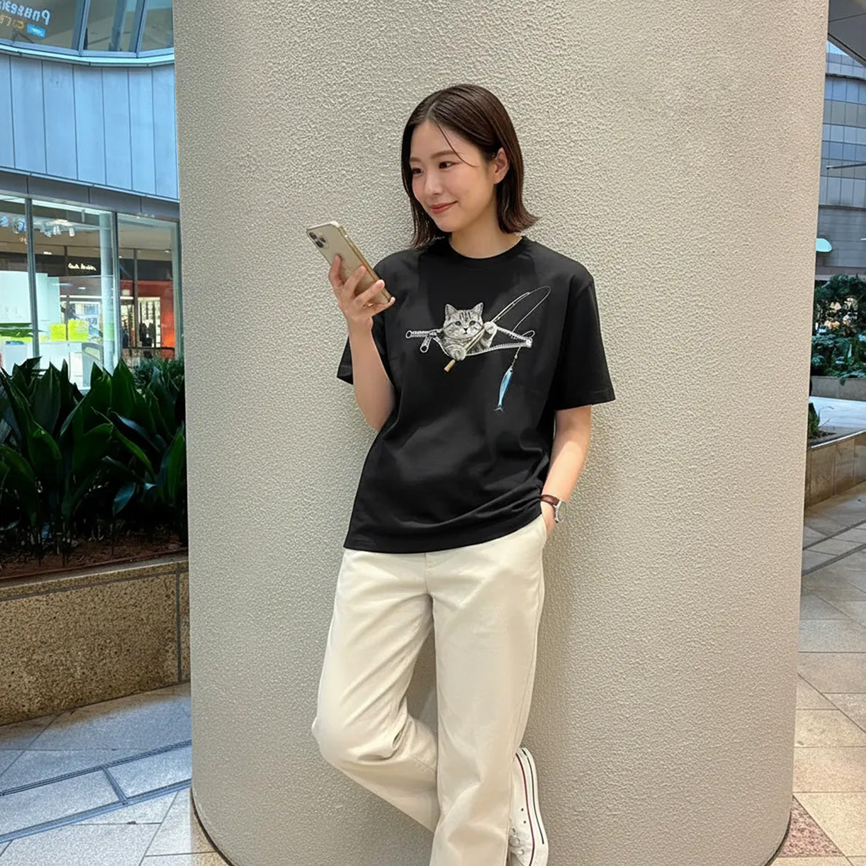 ジップの隙間から、釣りしてます🎣