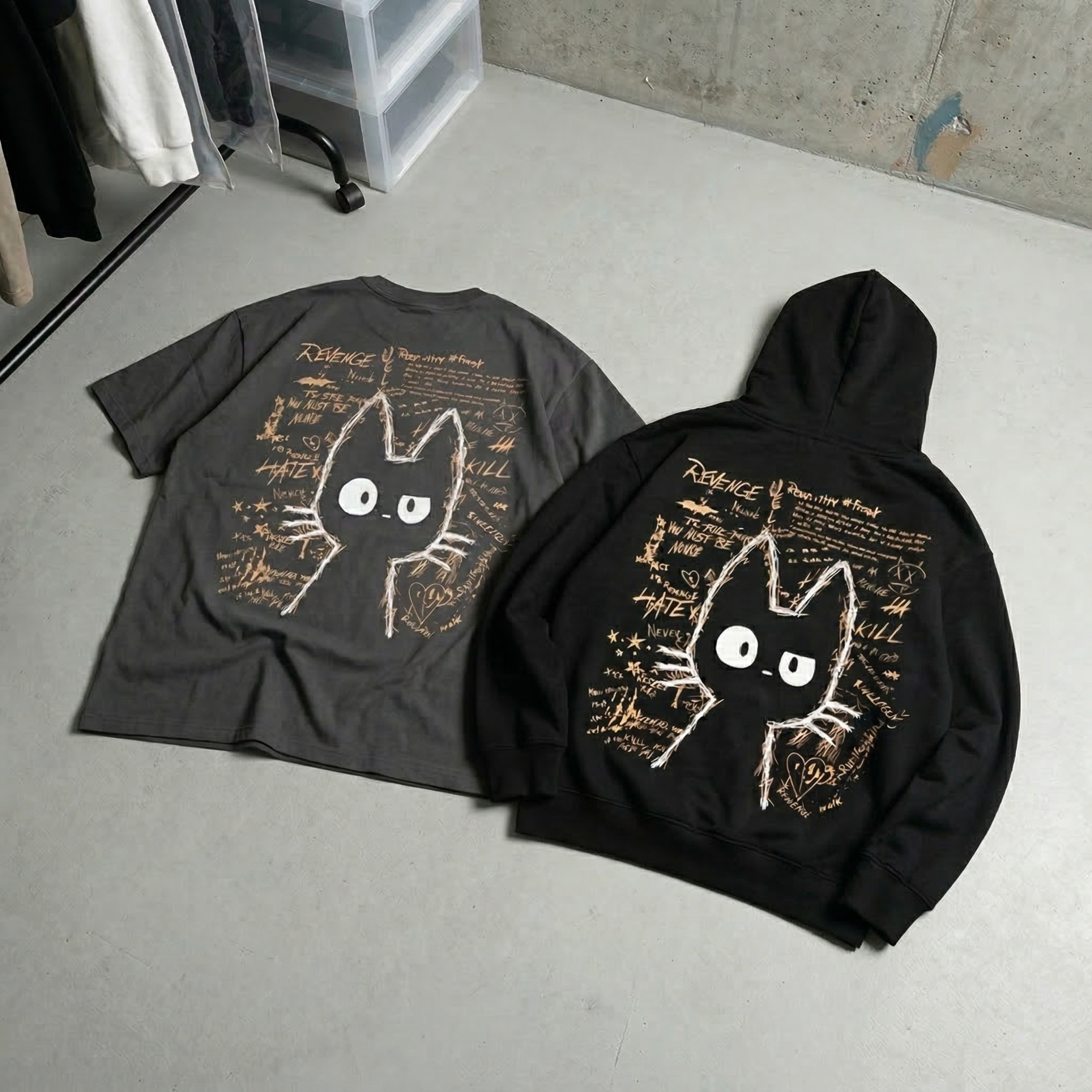 1枚で着映えするラフなネコグラフィック