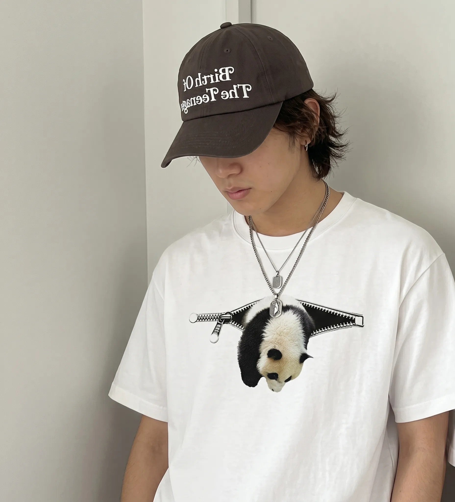 ジップにぶら下がるパンダ