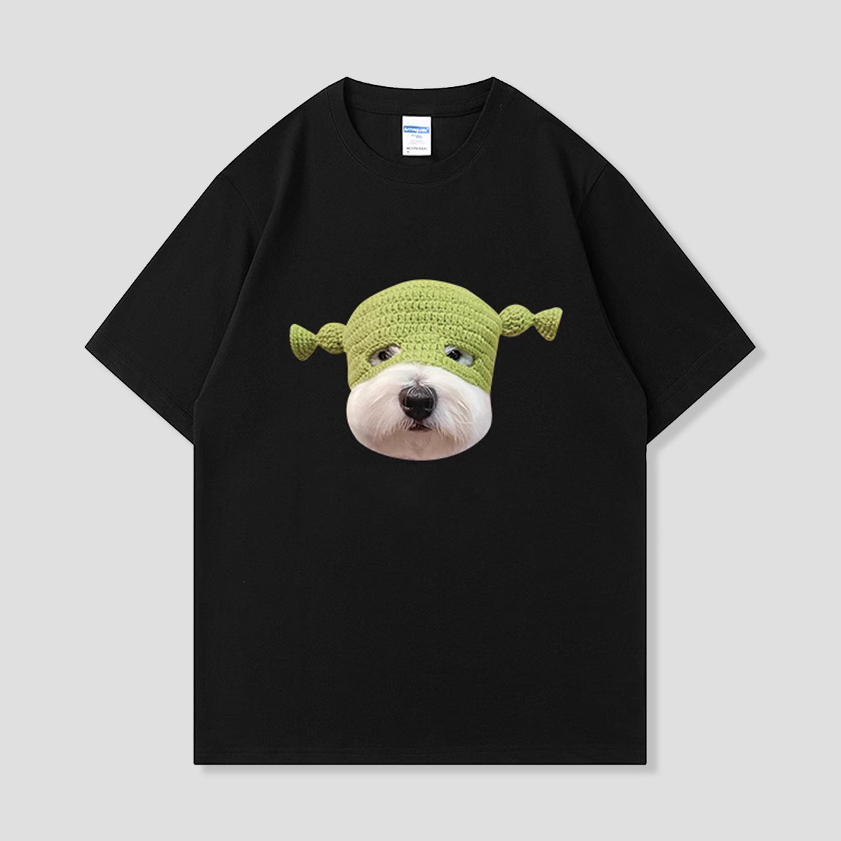 編み帽子とぼんやり犬Tシャツ
