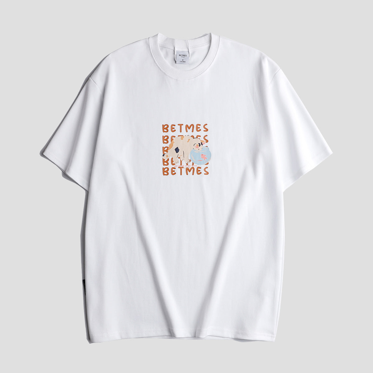 きんぎょを見つめる猫 Tシャツ