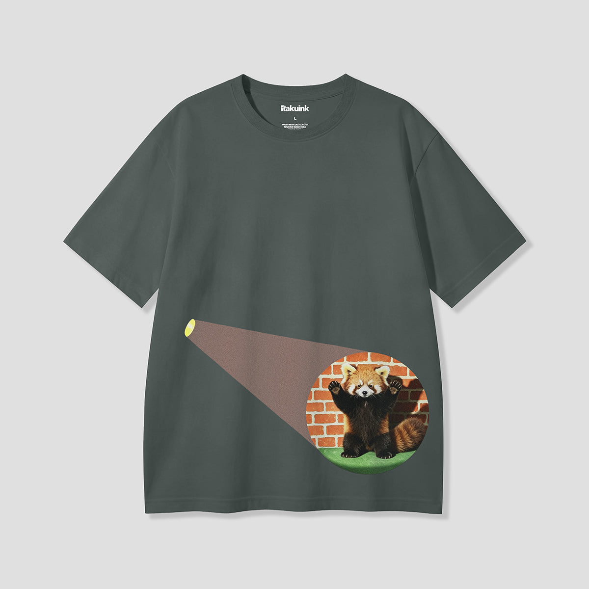 【予約】ライトハイド レッサーパンダ グラフィックTシャツ
