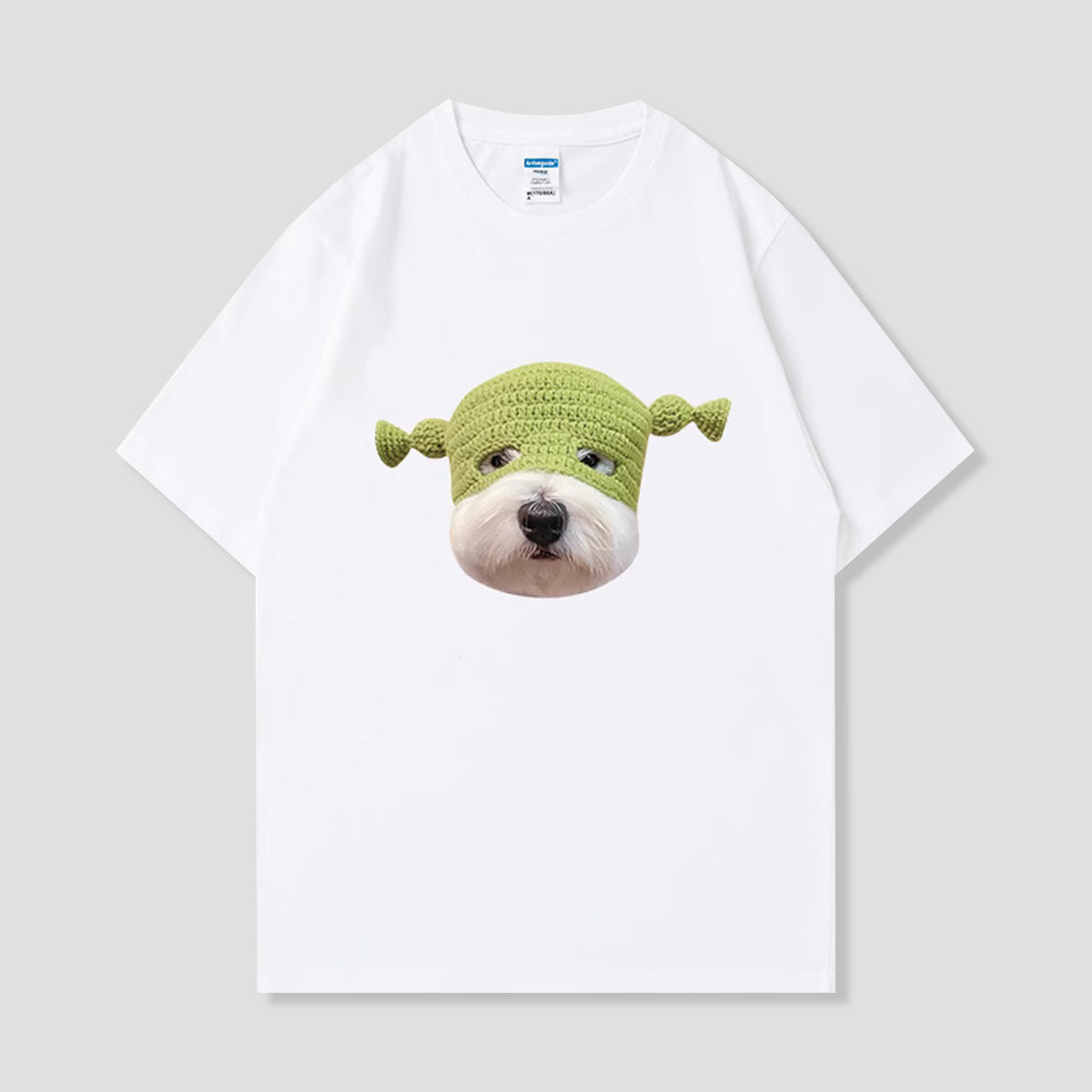 編み帽子とぼんやり犬Tシャツ