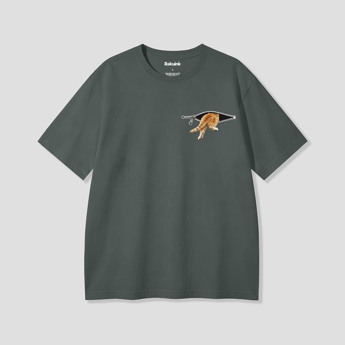 【予約】ジップアウトキャットテール グラフィックTシャツ