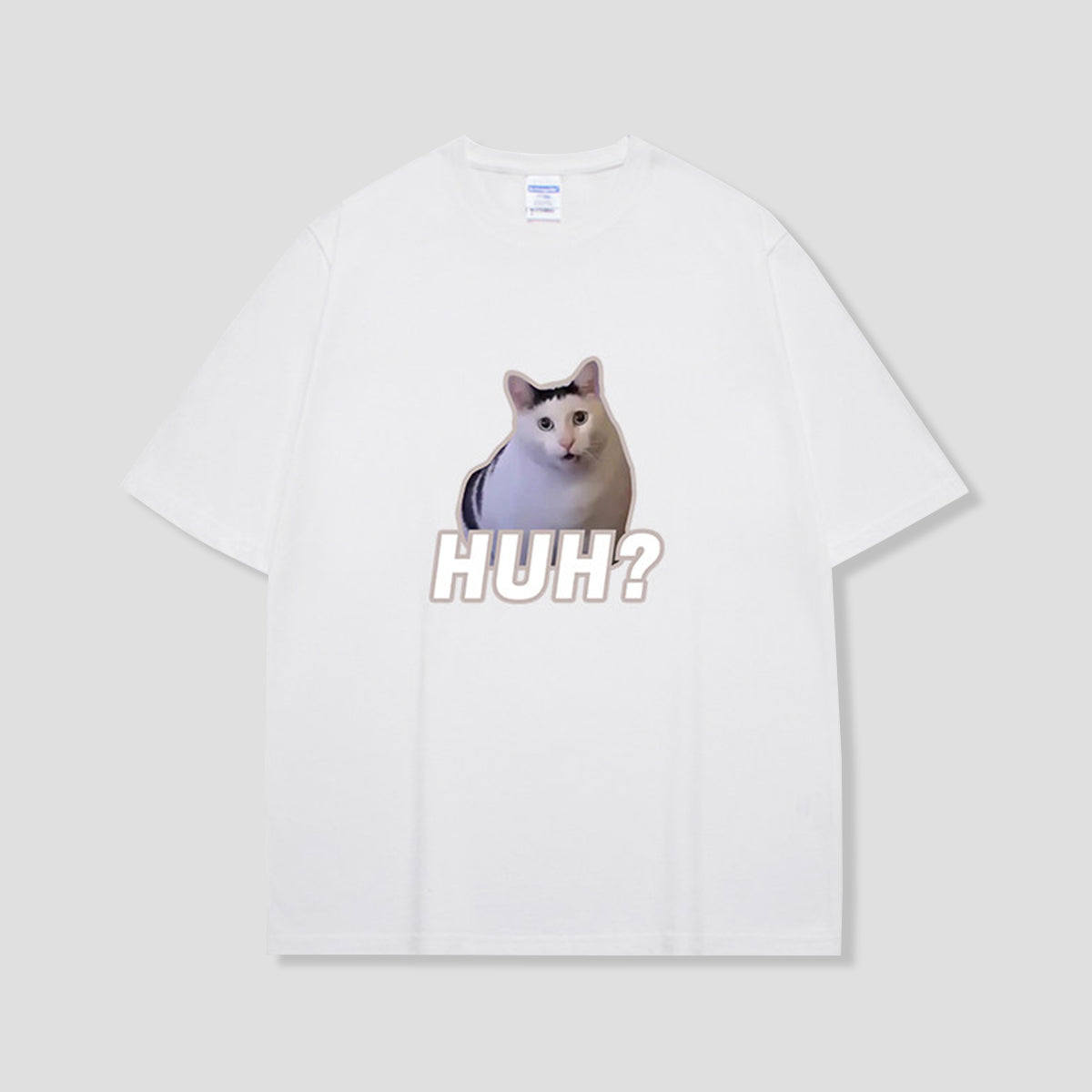 HUH? キャット グラフィックTシャツ