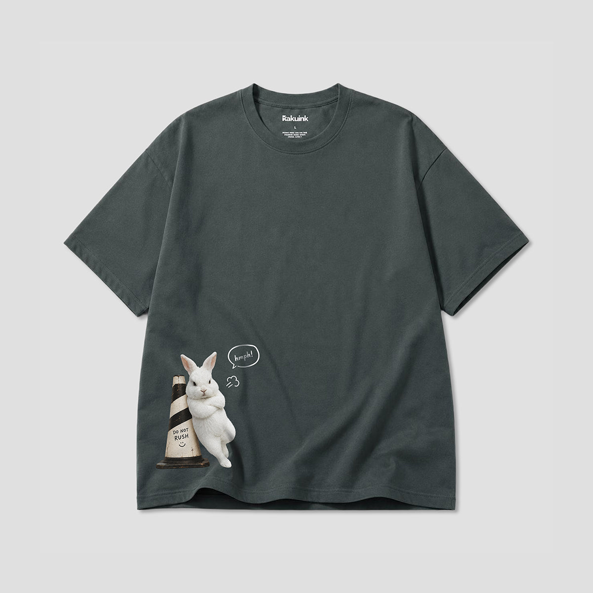 【予約】ぷくっと怒るウサギ グラフィックTシャツ
