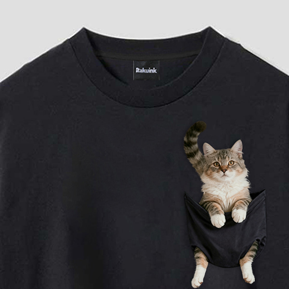 新品 LiSA ブランド ロンT キャット 猫 予約】ポケットキャット ロングスリーブTシャツ – RakuInk