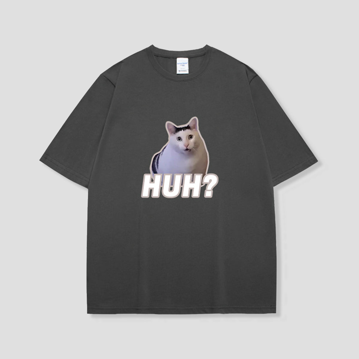 HUH? キャット グラフィックTシャツ