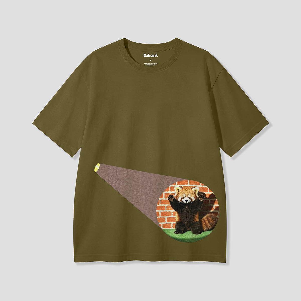 【予約】ライトハイド レッサーパンダ グラフィックTシャツ