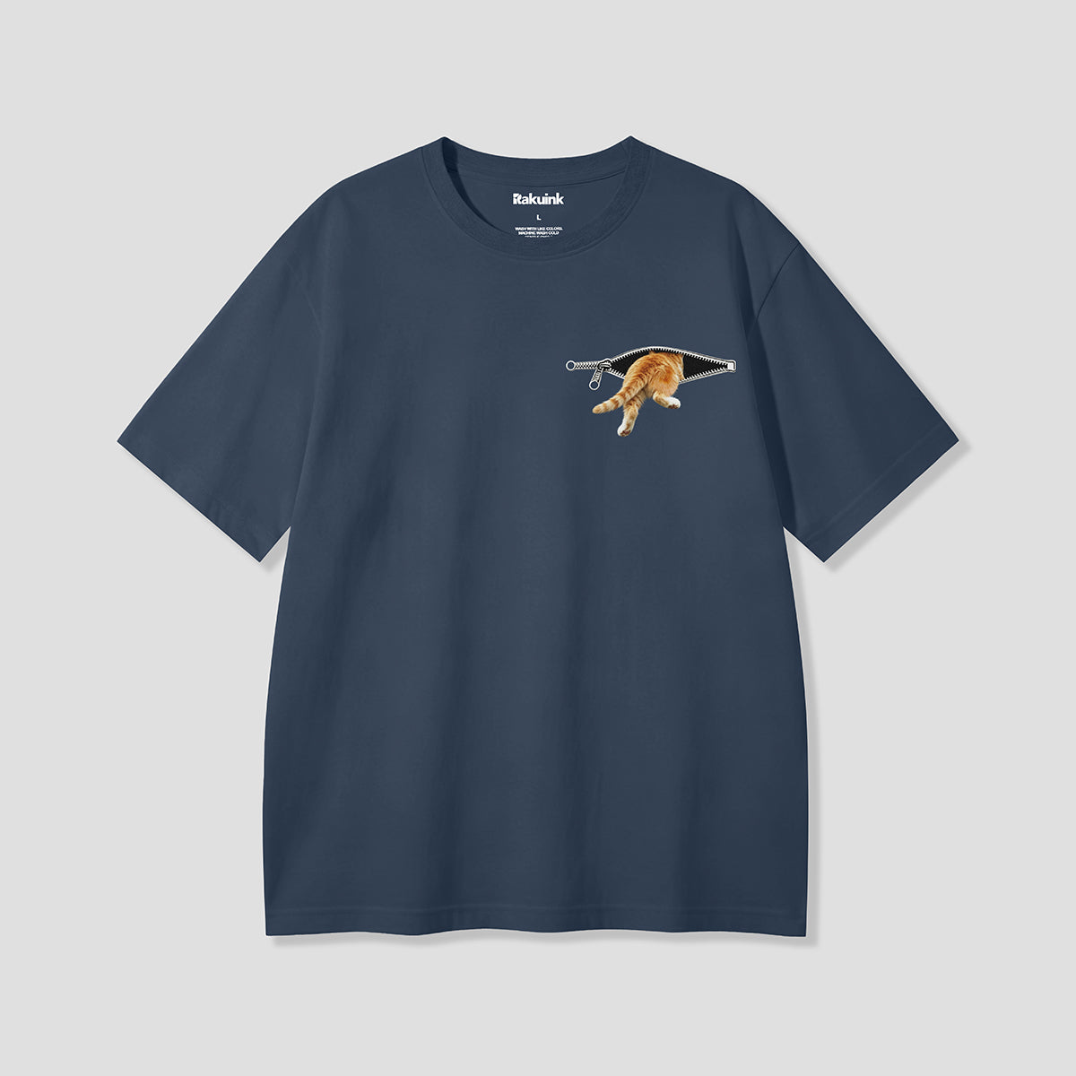 【予約】ジップアウトキャットテール グラフィックTシャツ