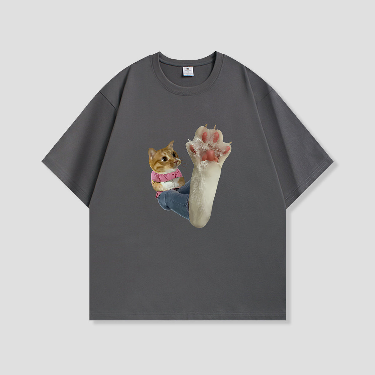 ビッグポウキックキャット グラフィックTシャツ