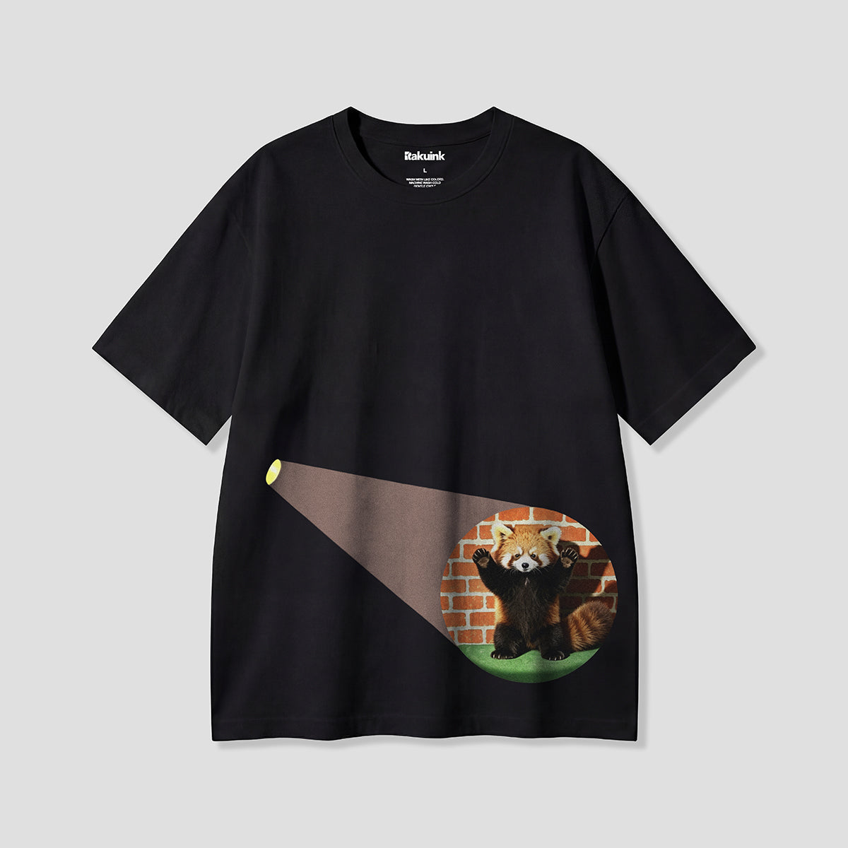 【予約】ライトハイド レッサーパンダ グラフィックTシャツ