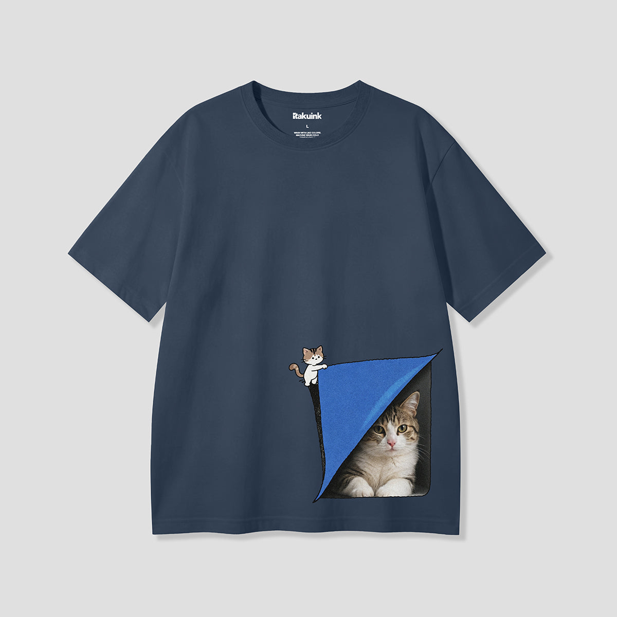 【予約】ひょっこりポケットキャット グラフィックTシャツ