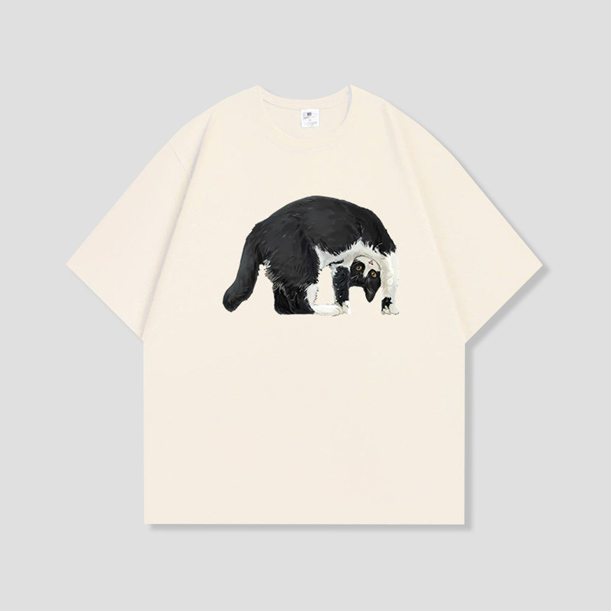 おふざけハチワレキャット グラフィックTシャツ