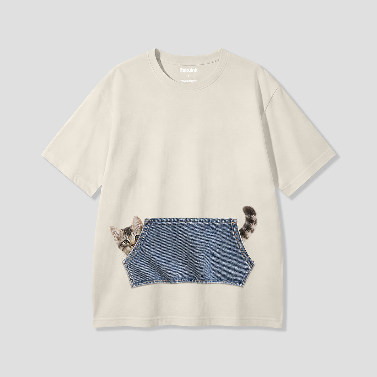【予約】ポケットスニークキャット グラフィックTシャツ