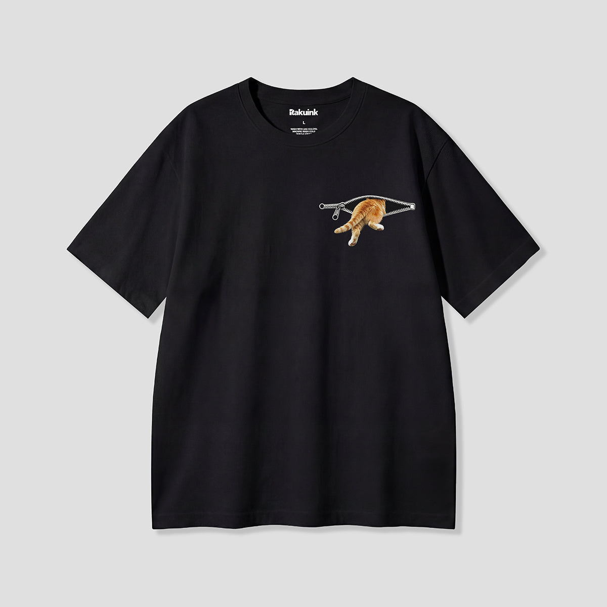 【予約】ジップアウトキャットテール グラフィックTシャツ