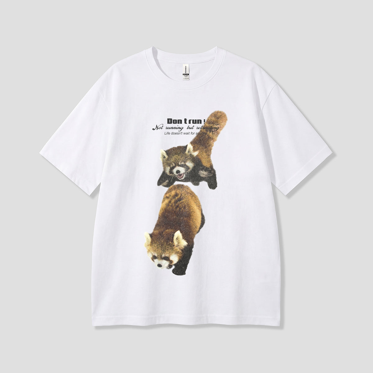 【予約】背後からドン！レッサーパンダTシャツ