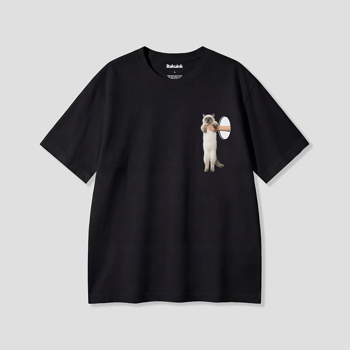【予約】さらわれシャム猫 グラフィックTシャツ