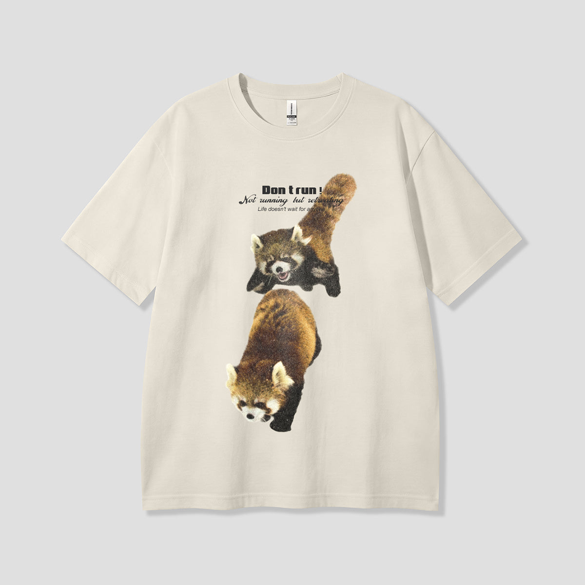 【予約】背後からドン！レッサーパンダTシャツ
