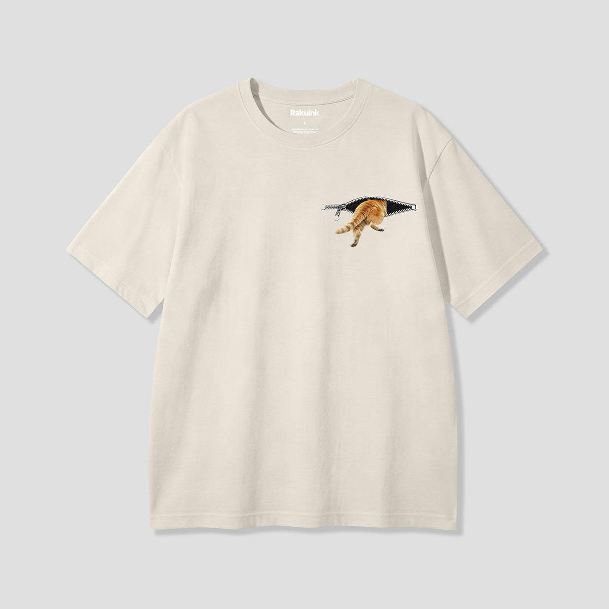 【予約】ジップアウトキャットテール グラフィックTシャツ
