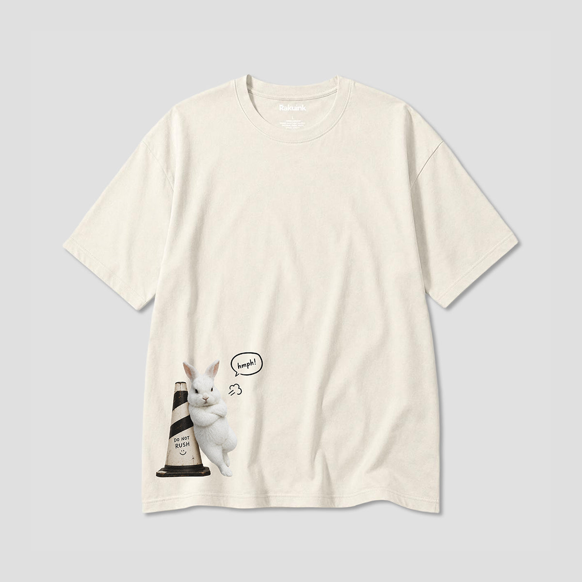 【予約】ぷくっと怒るウサギ グラフィックTシャツ